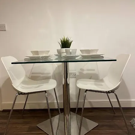 Modern Spacious 1 Bed Flat In Centre With Free Parking, Fast Free Wifi And Netflix * Birmingham