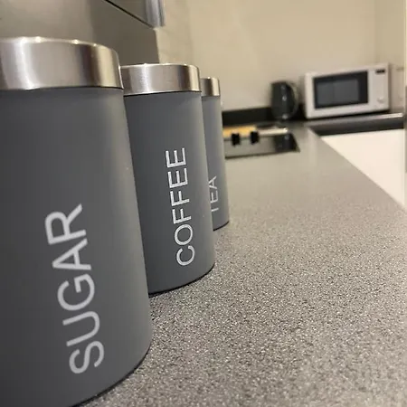 Modern Spacious 1 Bed Flat In Centre With Free Parking, Fast Free Wifi And Netflix Apartament